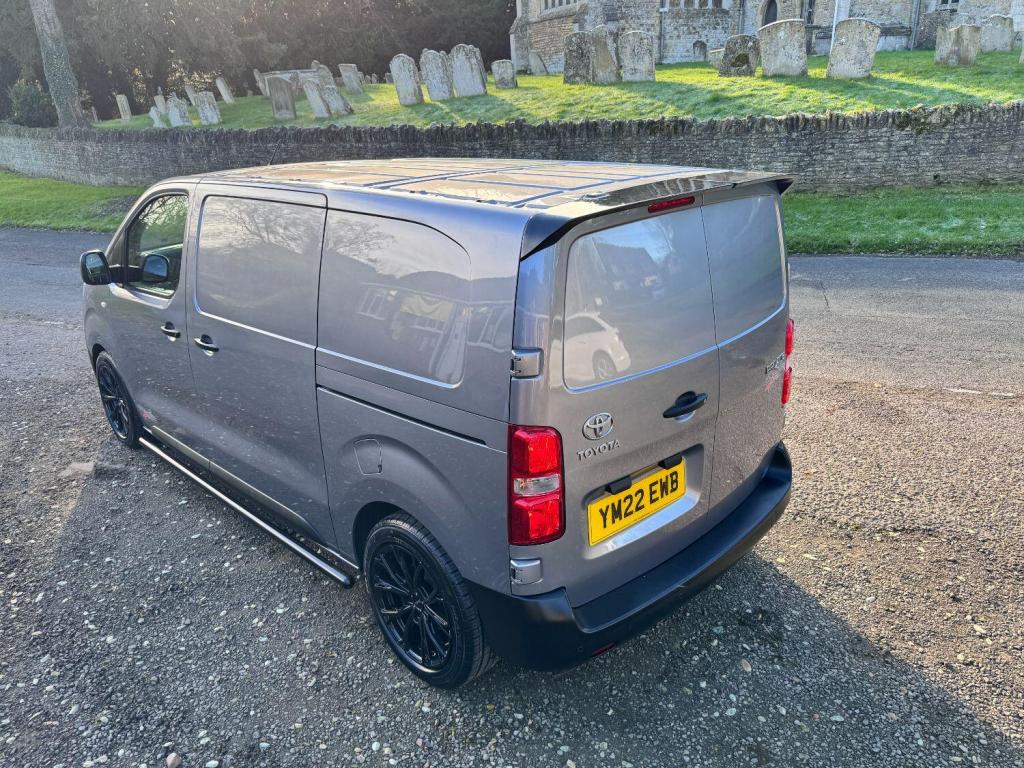 TOYOTA PROACE