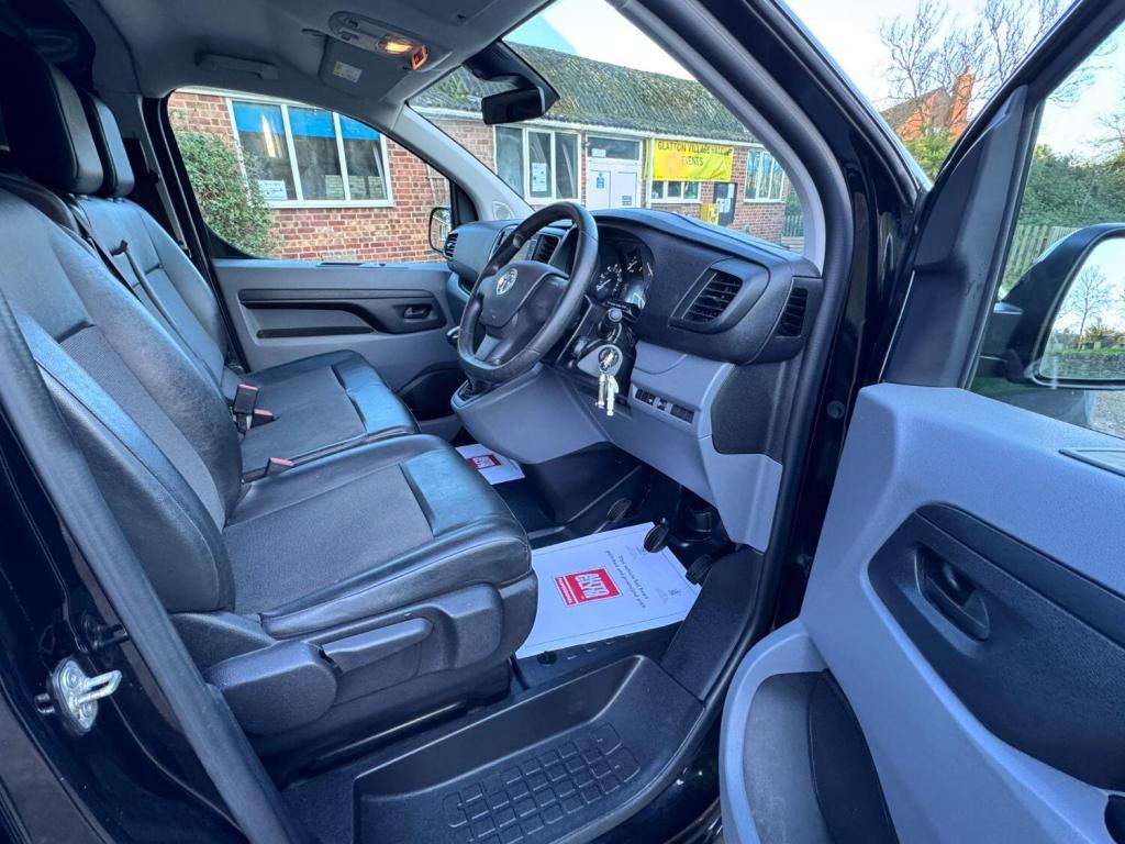 VAUXHALL VIVARO