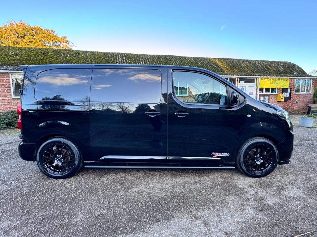 View VAUXHALL VIVARO 1.5 Turbo D 2700 Sportive