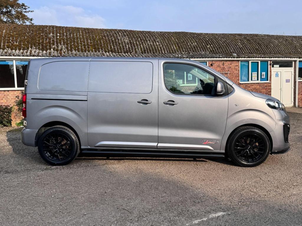 VAUXHALL VIVARO