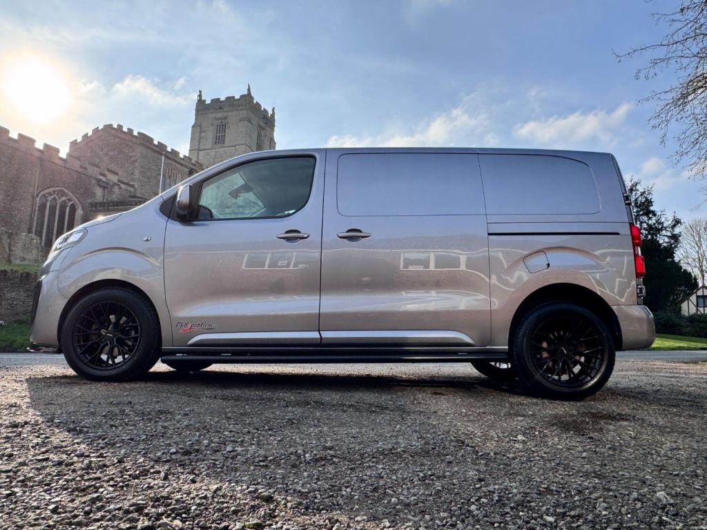 VAUXHALL VIVARO