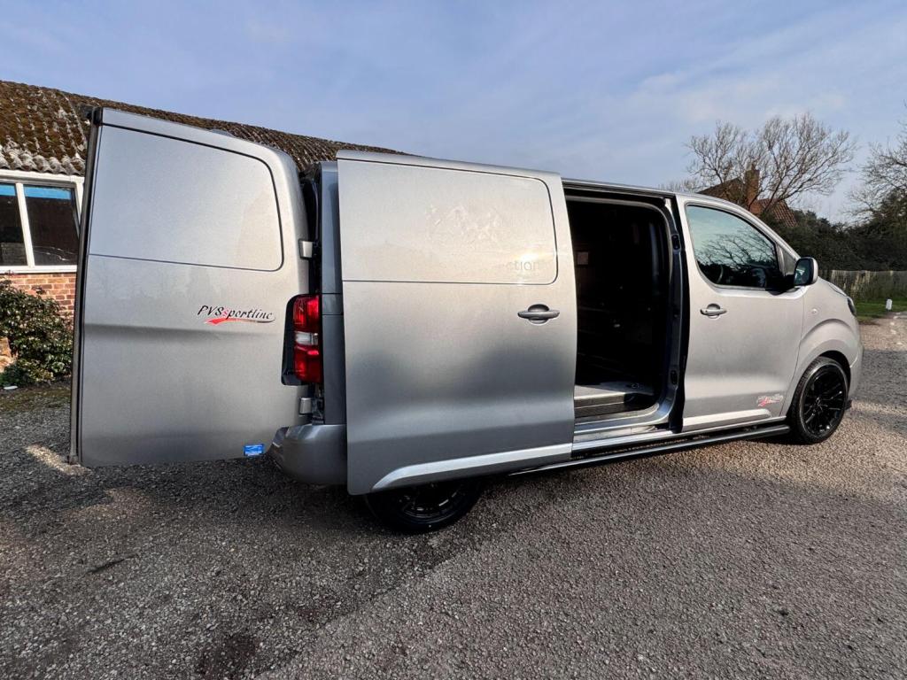 VAUXHALL VIVARO