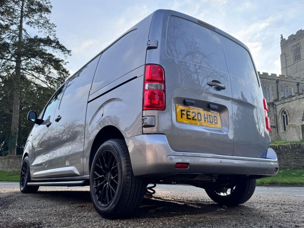 VAUXHALL VIVARO