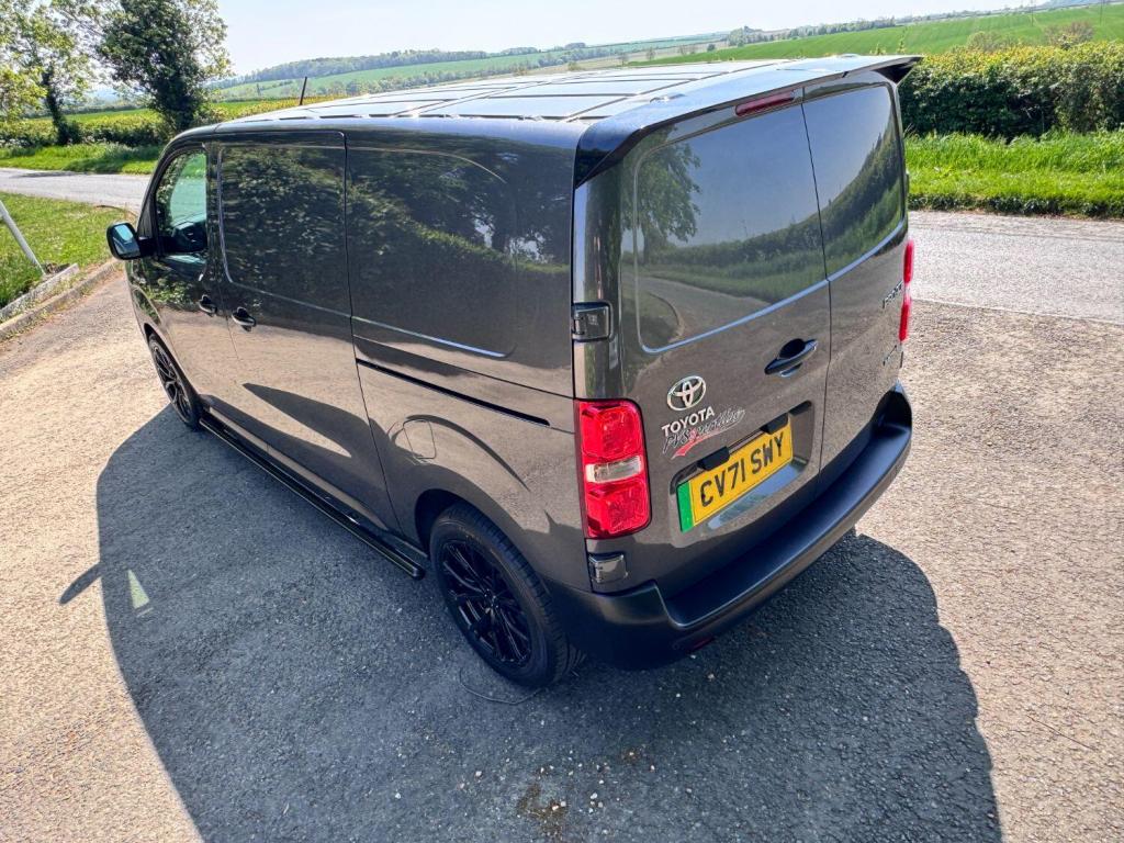TOYOTA PROACE