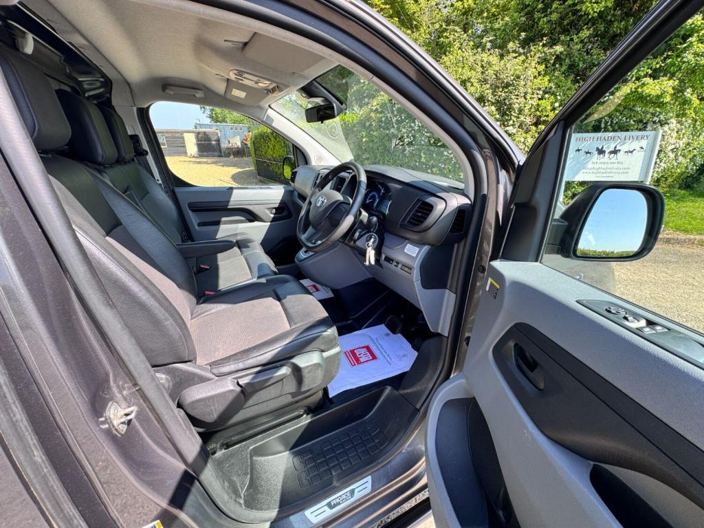 TOYOTA PROACE