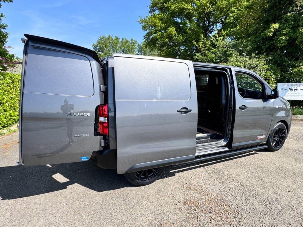 TOYOTA PROACE