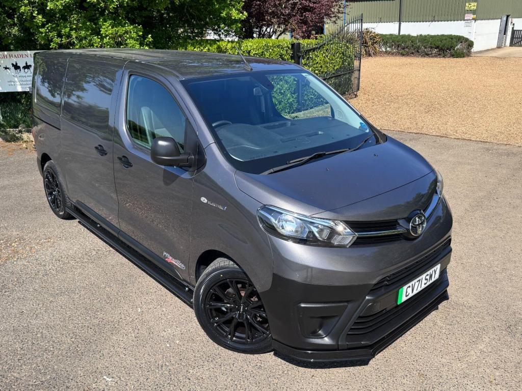 TOYOTA PROACE