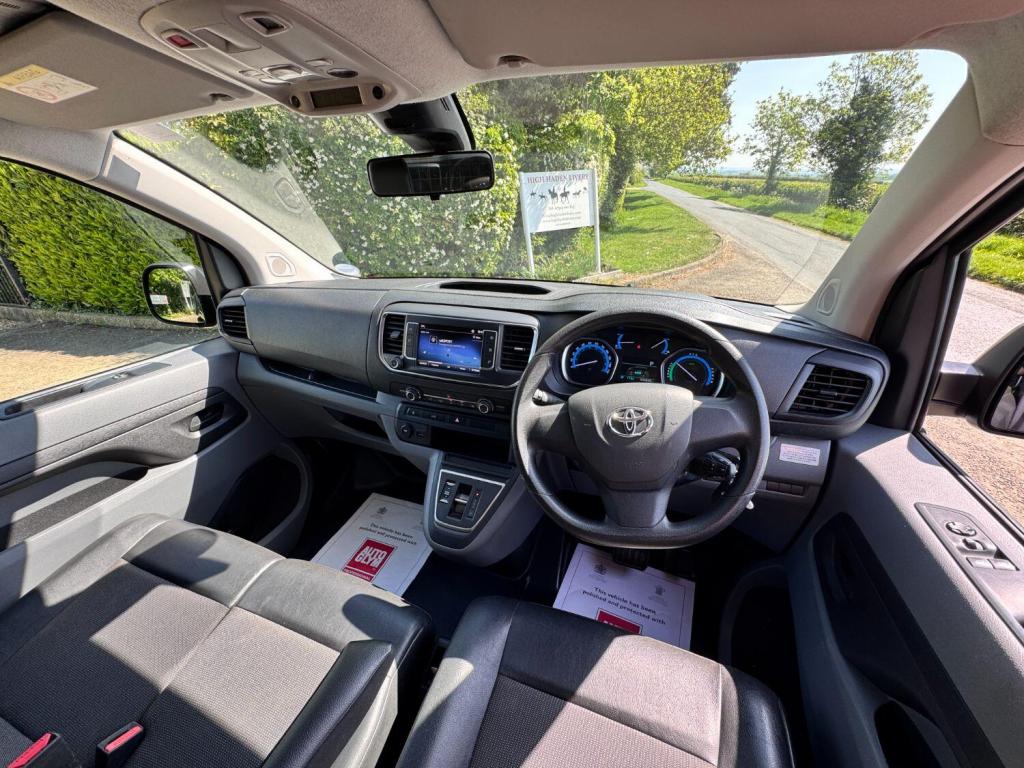 TOYOTA PROACE