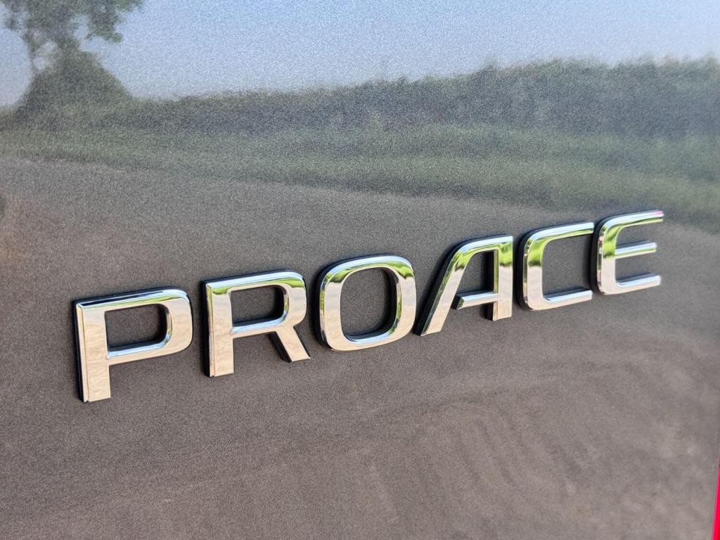 TOYOTA PROACE