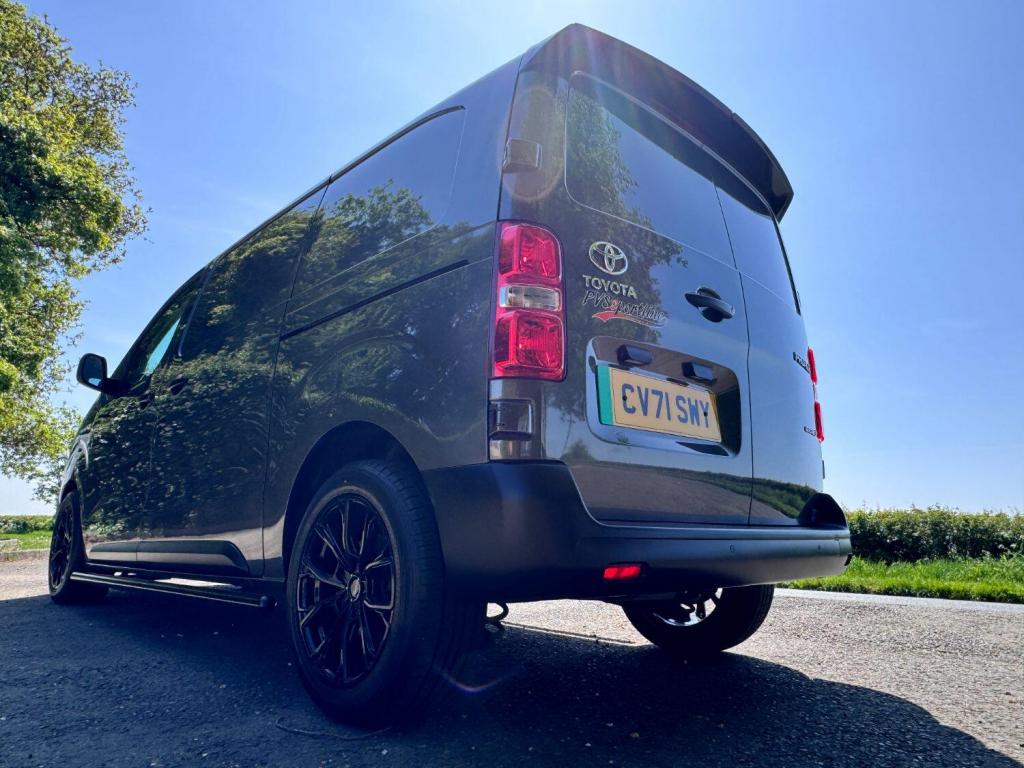 TOYOTA PROACE