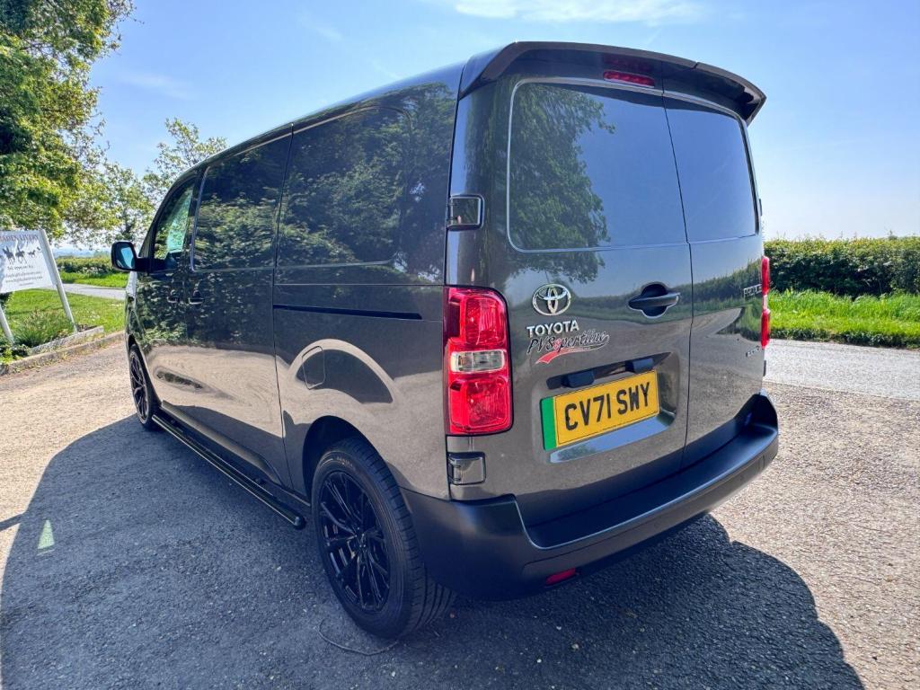 TOYOTA PROACE