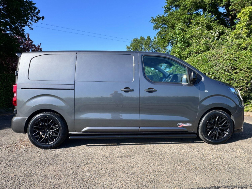 View VAUXHALL VIVARO 1.5 Turbo D 2700 Sportive