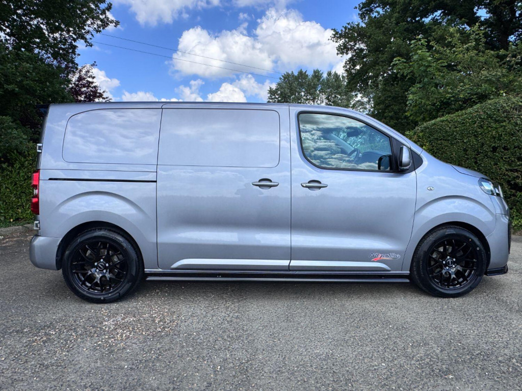 View VAUXHALL VIVARO 1.5 Turbo D 2700 Sportive