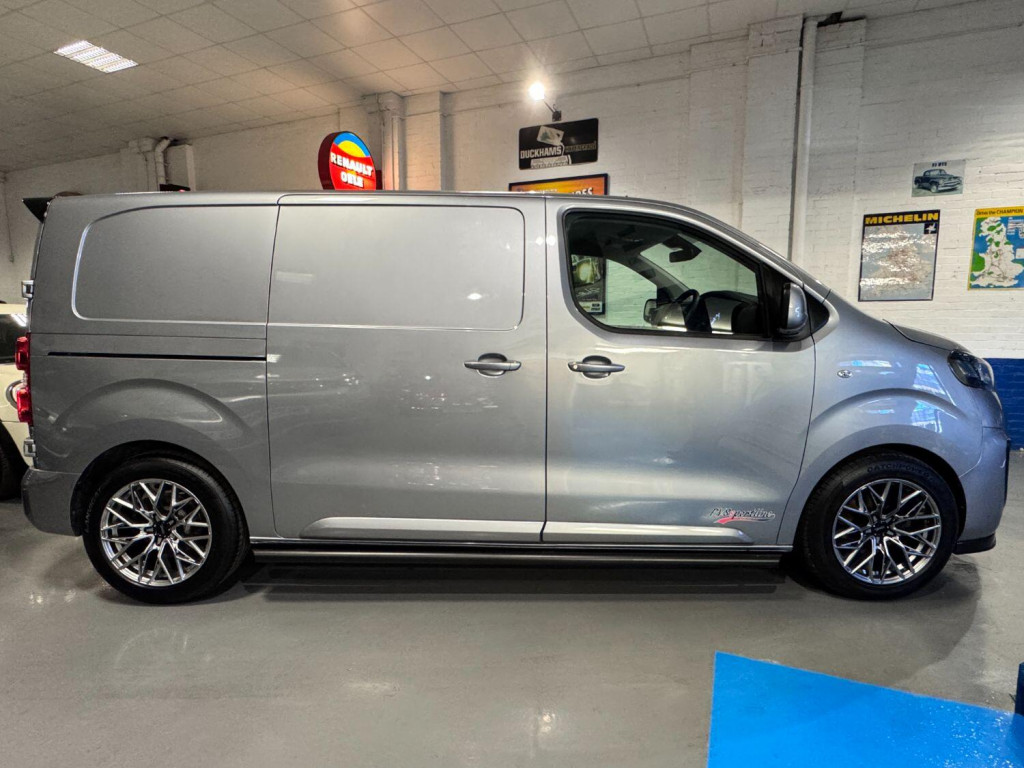 View VAUXHALL VIVARO 1.5 Turbo D 2700 Sportive