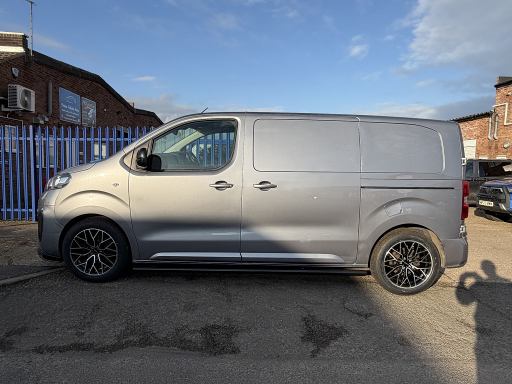 View VAUXHALL VIVARO 1.5 Turbo D 2700 Sportive