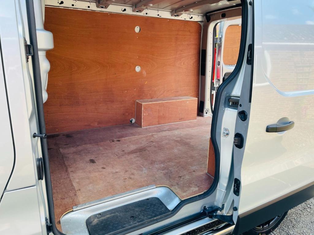 VAUXHALL VIVARO