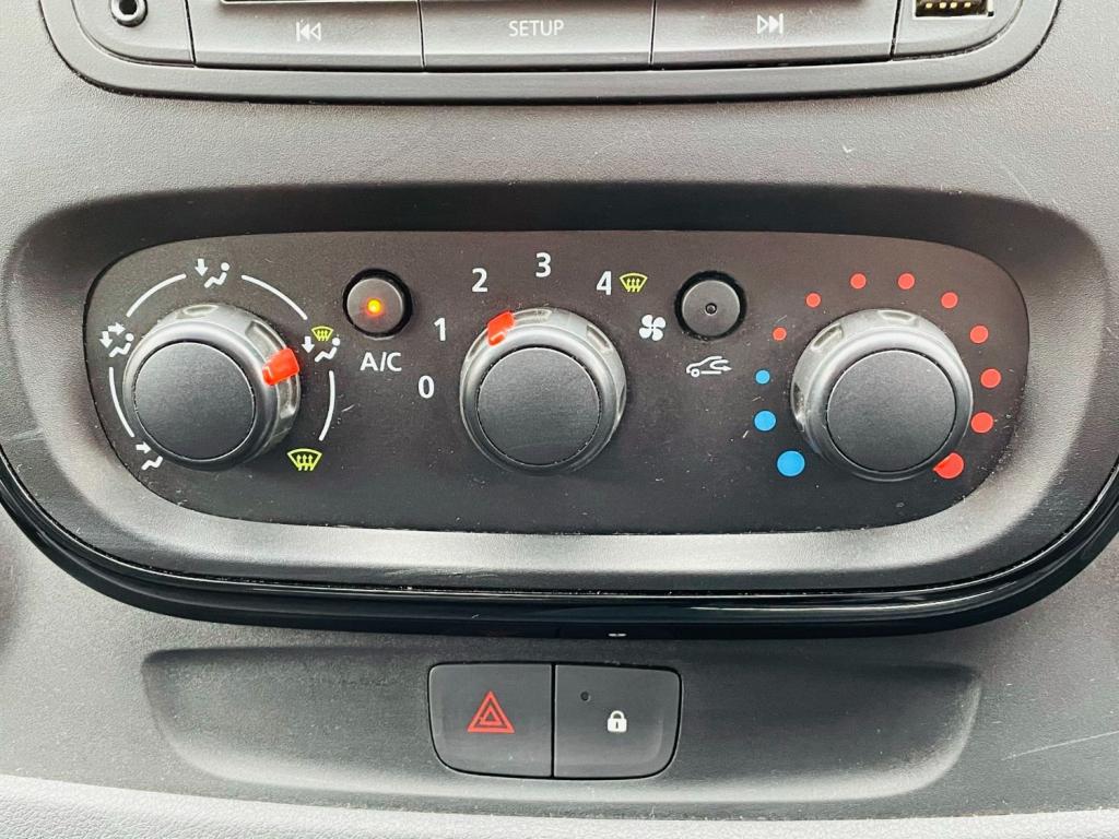 VAUXHALL VIVARO