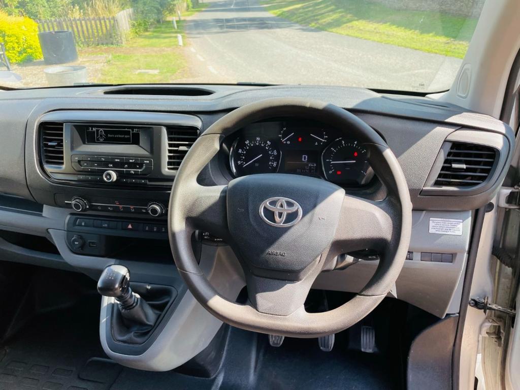 TOYOTA PROACE