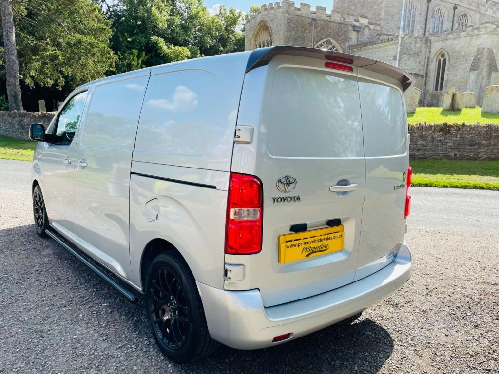 TOYOTA PROACE