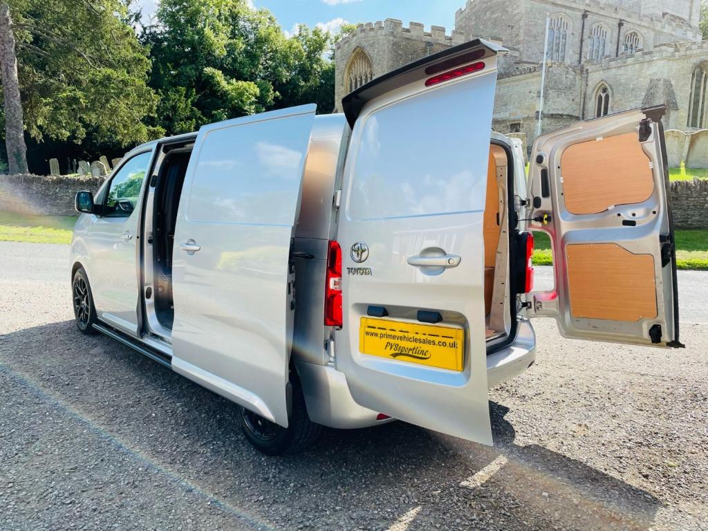 TOYOTA PROACE