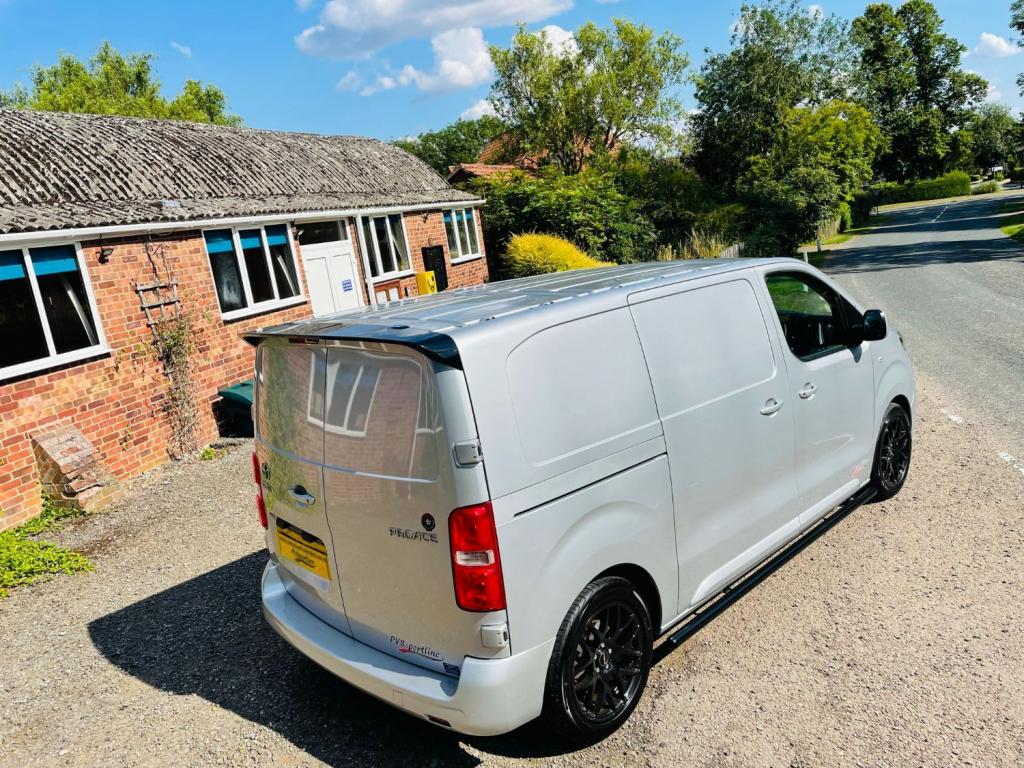 TOYOTA PROACE