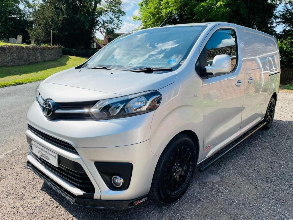 TOYOTA PROACE