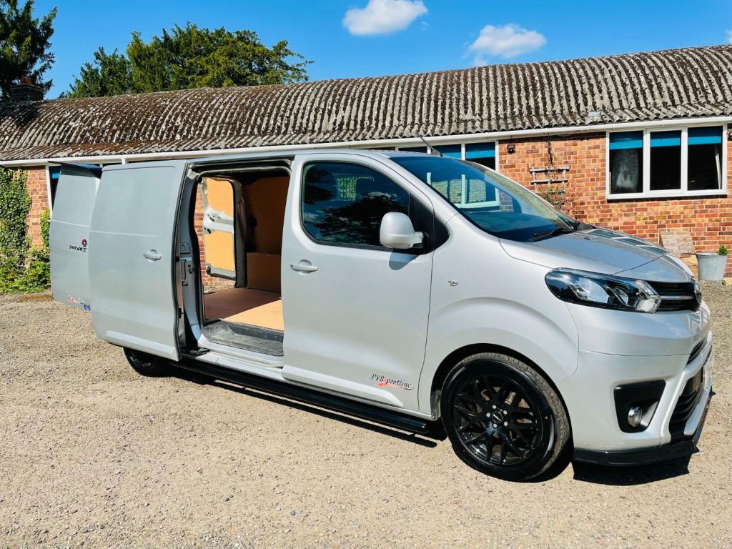 TOYOTA PROACE