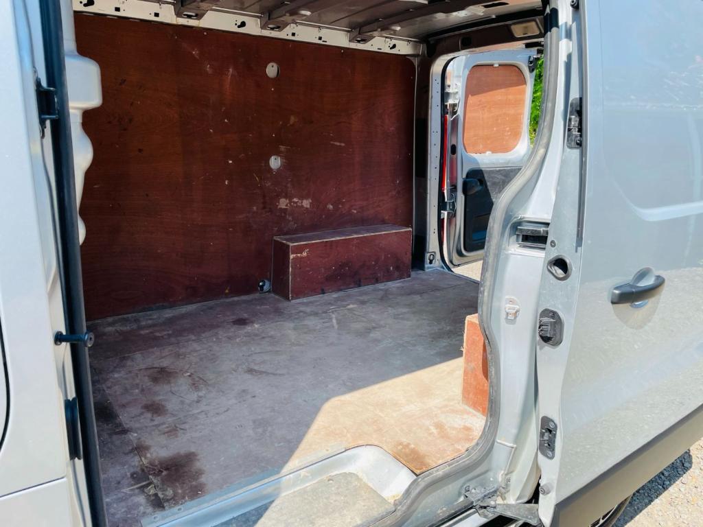 VAUXHALL VIVARO