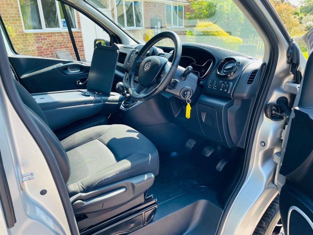 VAUXHALL VIVARO