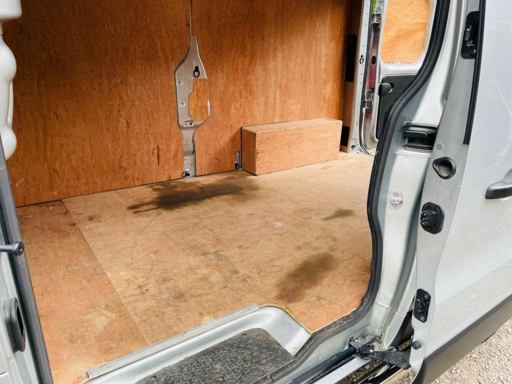 VAUXHALL VIVARO