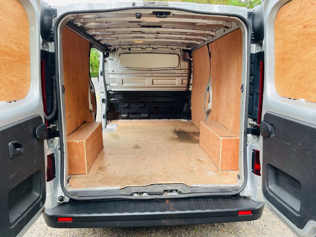 VAUXHALL VIVARO