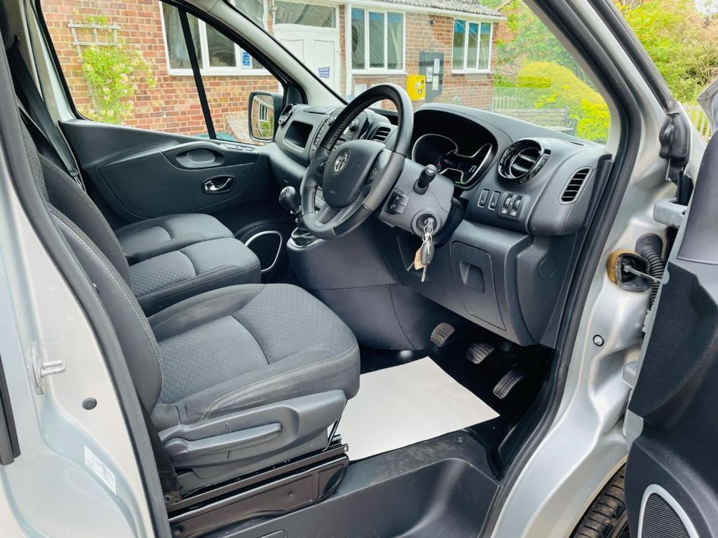 VAUXHALL VIVARO