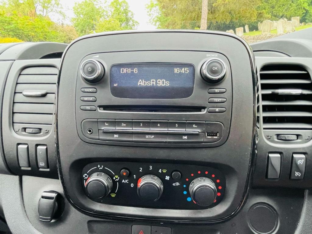 VAUXHALL VIVARO