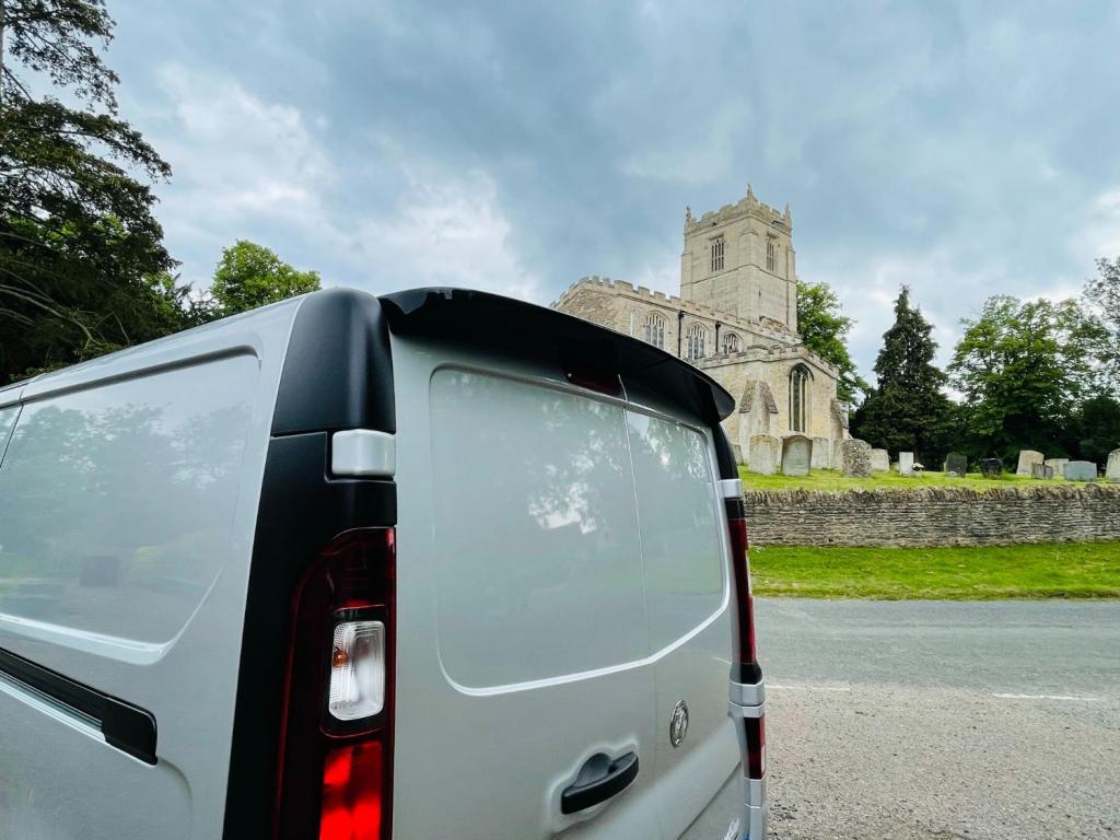 VAUXHALL VIVARO