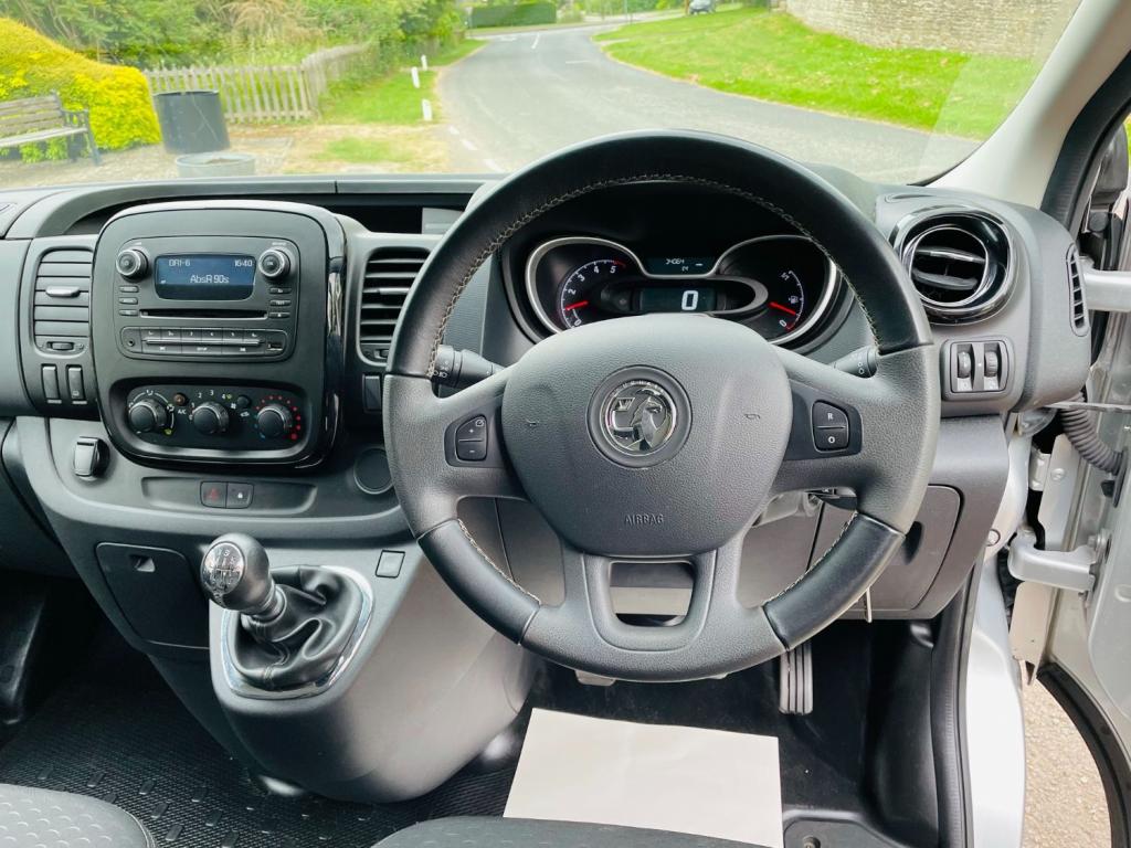 VAUXHALL VIVARO