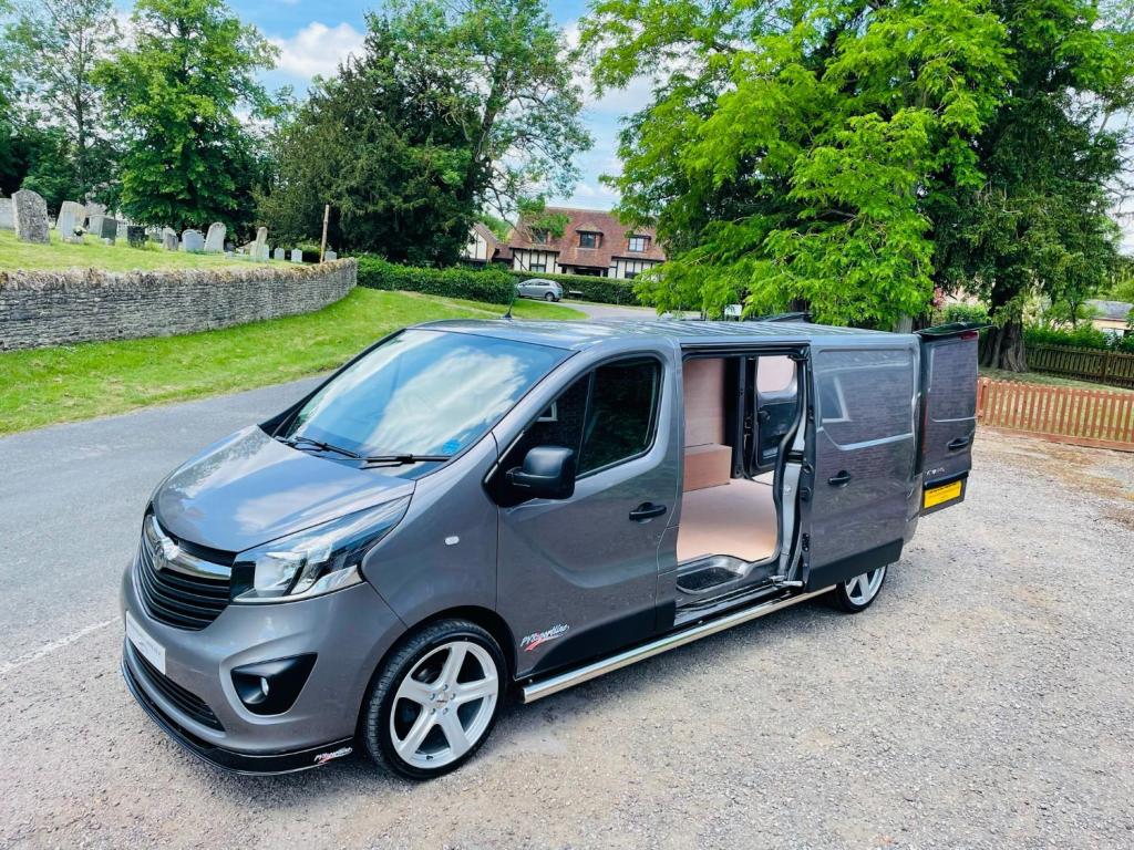 VAUXHALL VIVARO