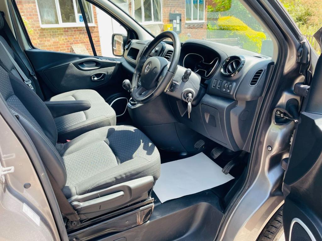 VAUXHALL VIVARO