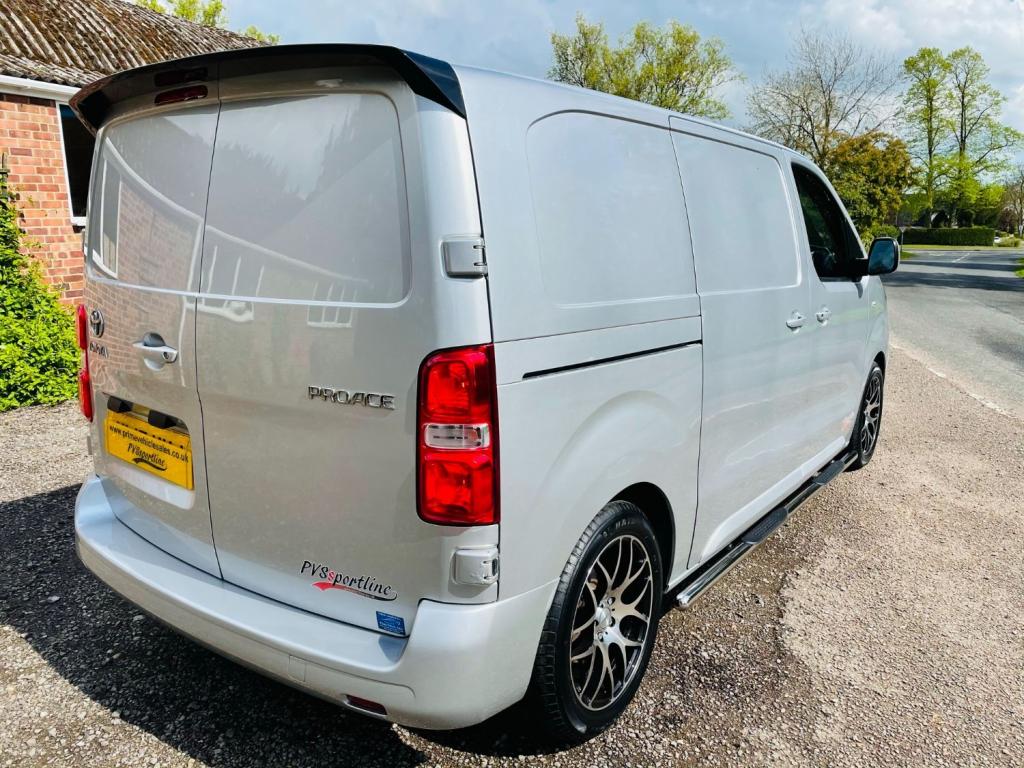 TOYOTA PROACE