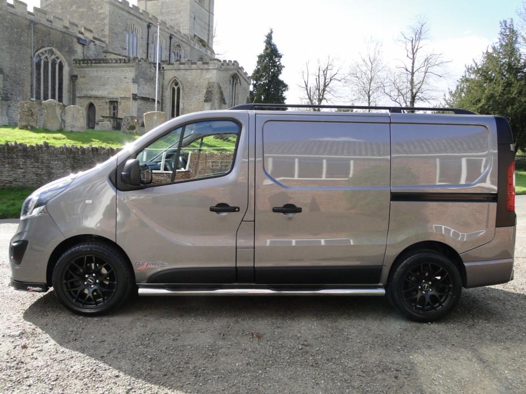 VAUXHALL VIVARO