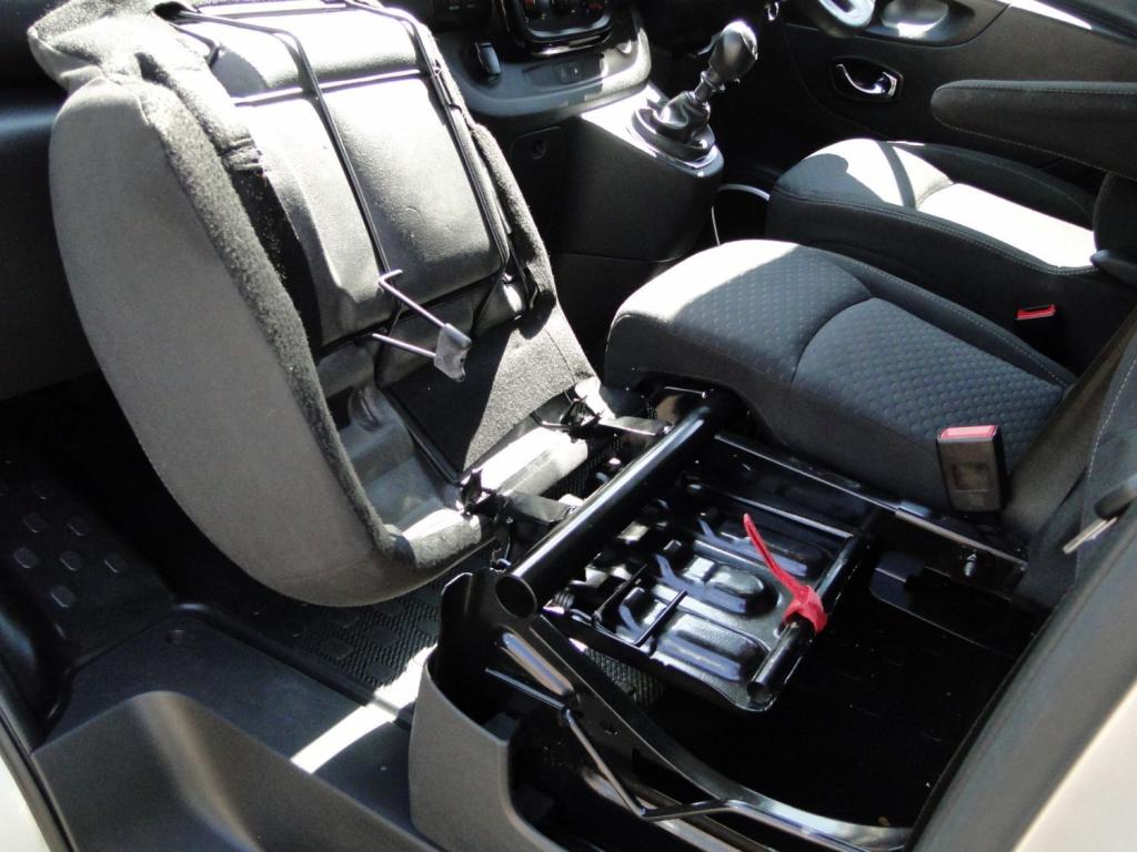 VAUXHALL VIVARO