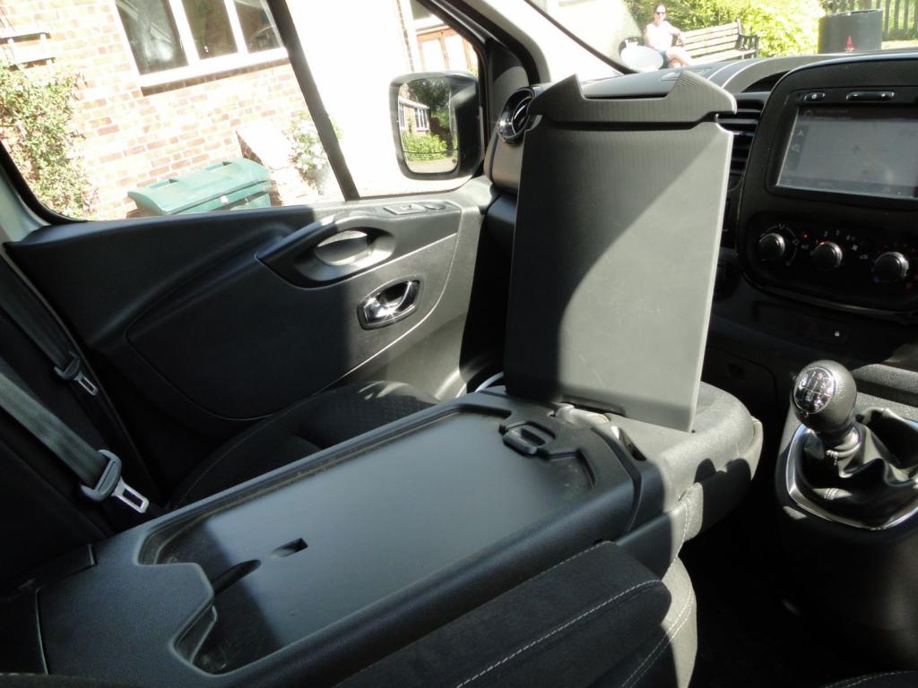 VAUXHALL VIVARO