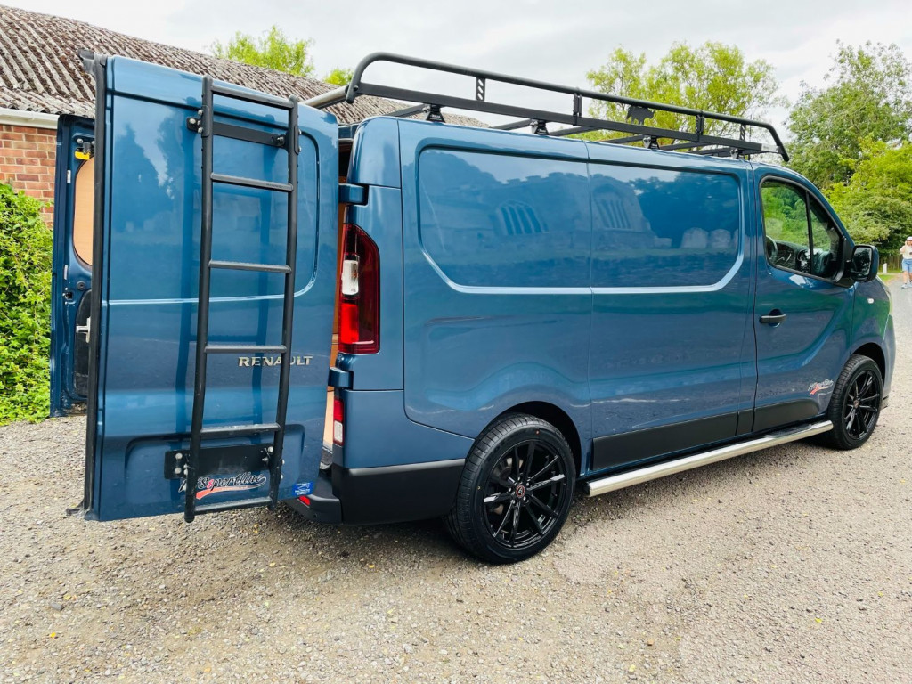 RENAULT TRAFIC