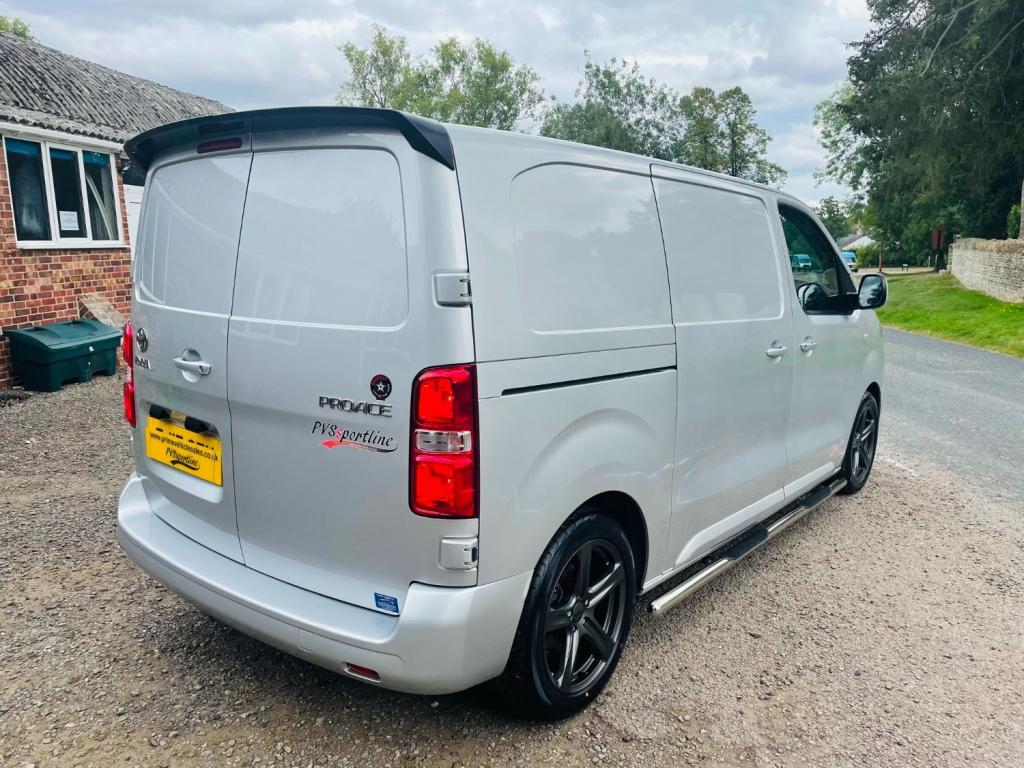 TOYOTA PROACE