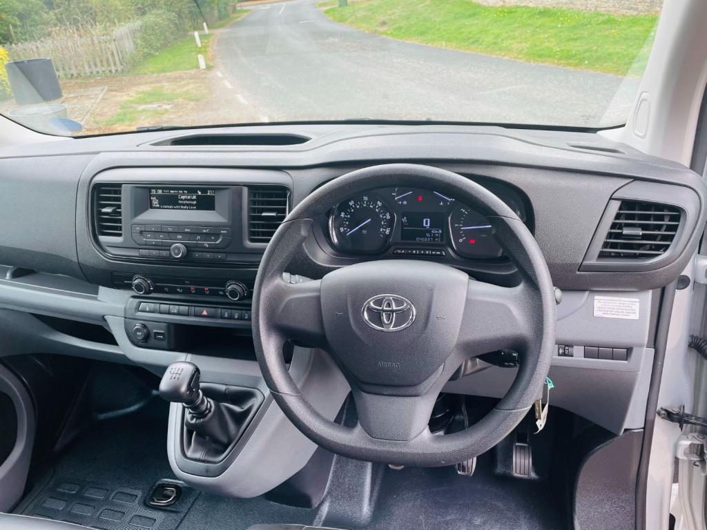 TOYOTA PROACE