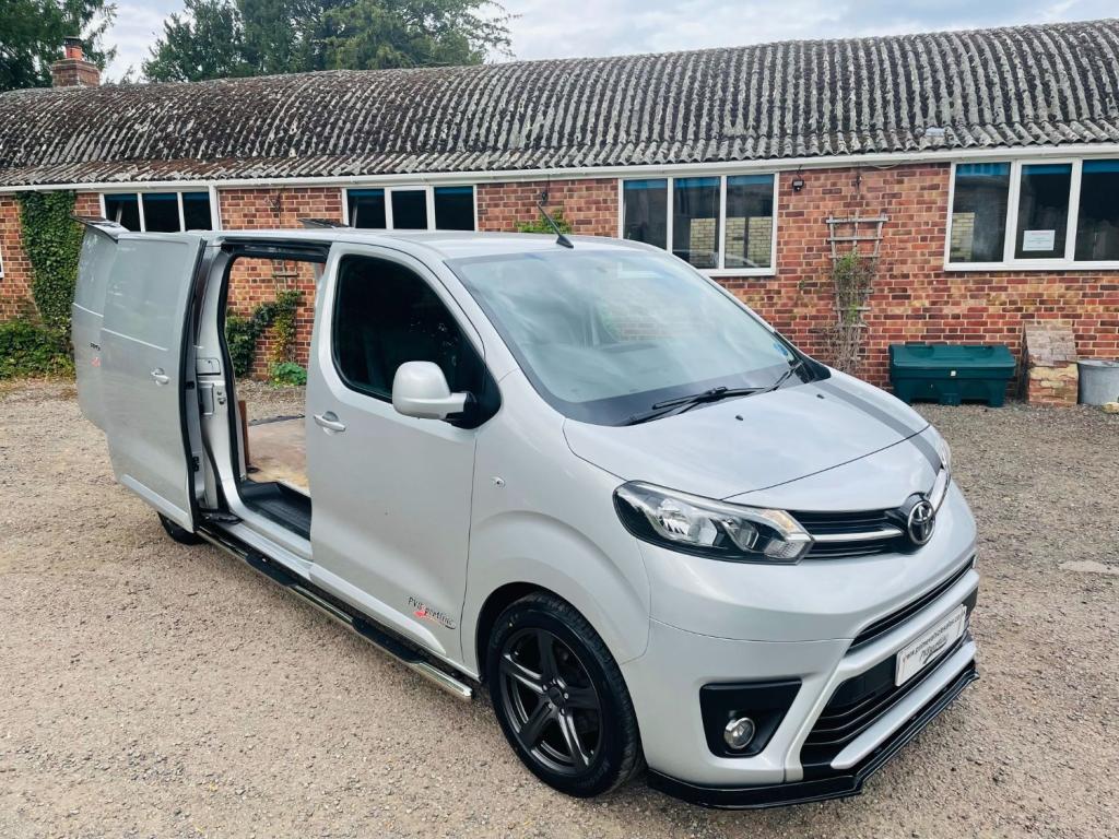 TOYOTA PROACE