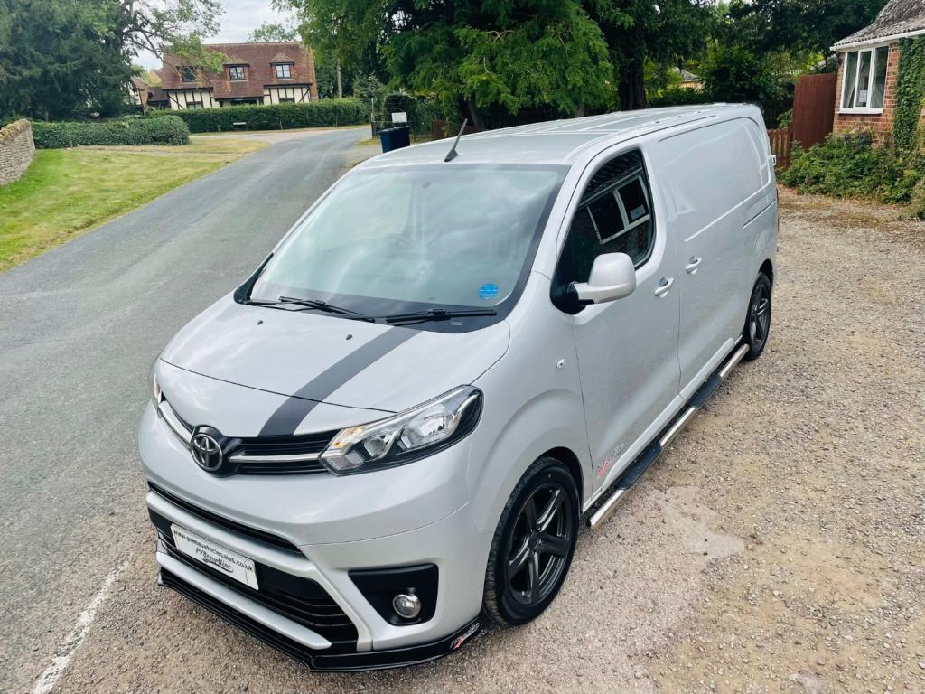 TOYOTA PROACE