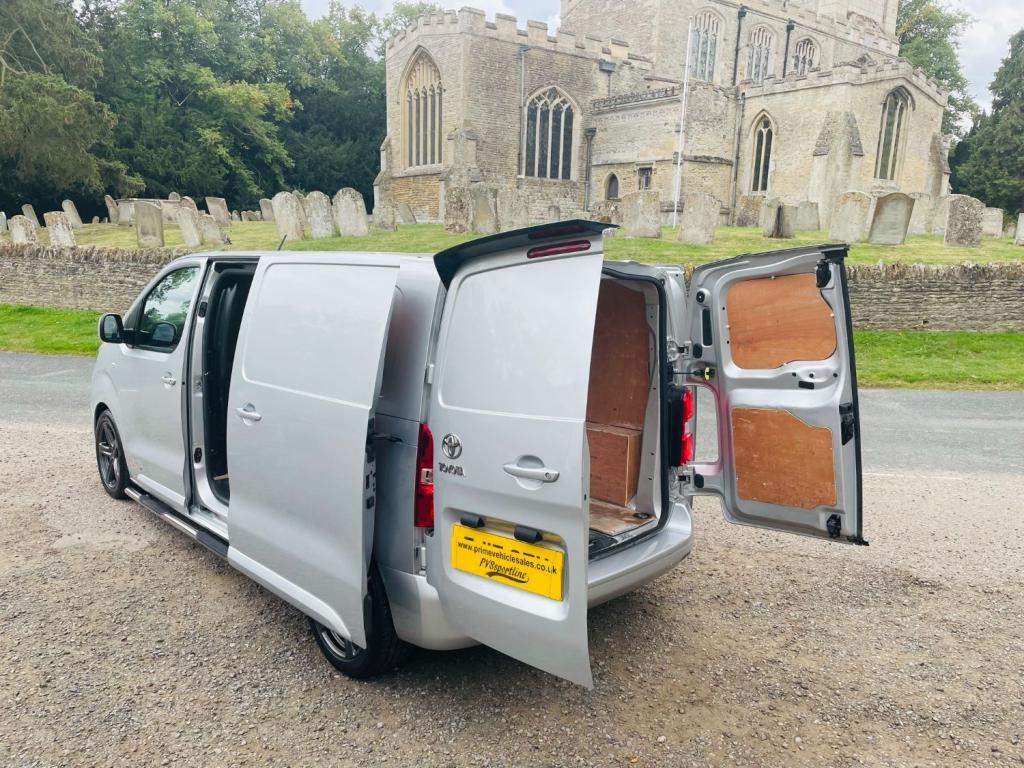 TOYOTA PROACE