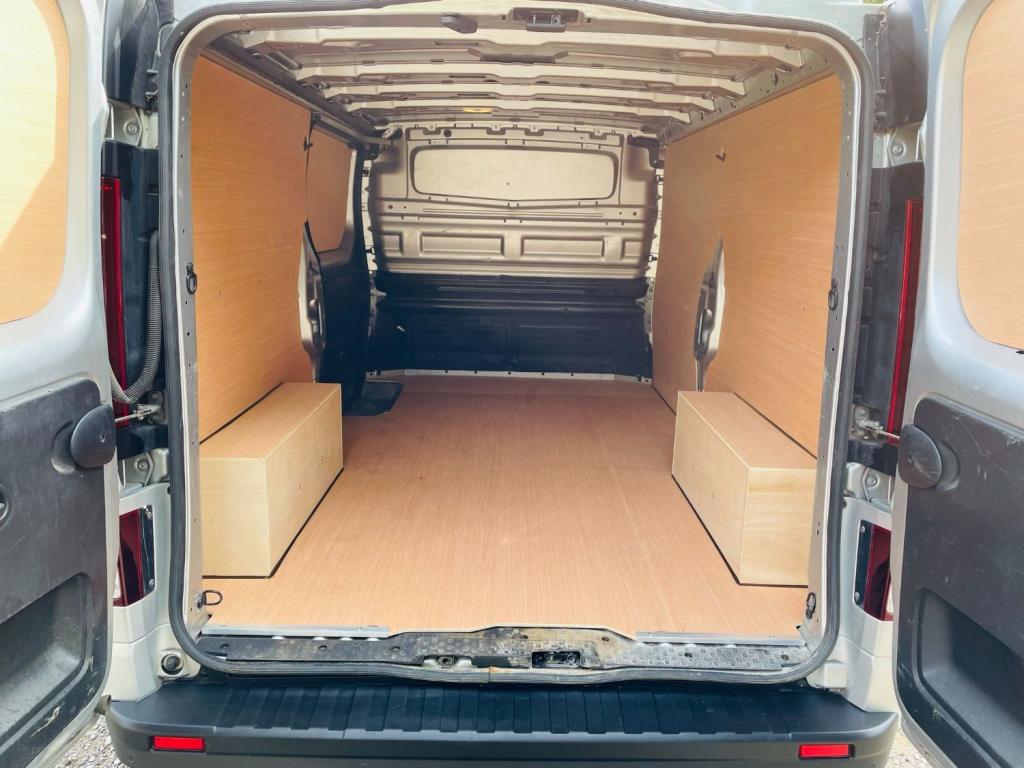 VAUXHALL VIVARO