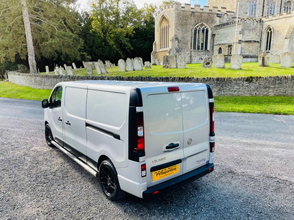 VAUXHALL VIVARO
