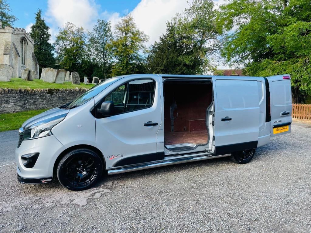 VAUXHALL VIVARO